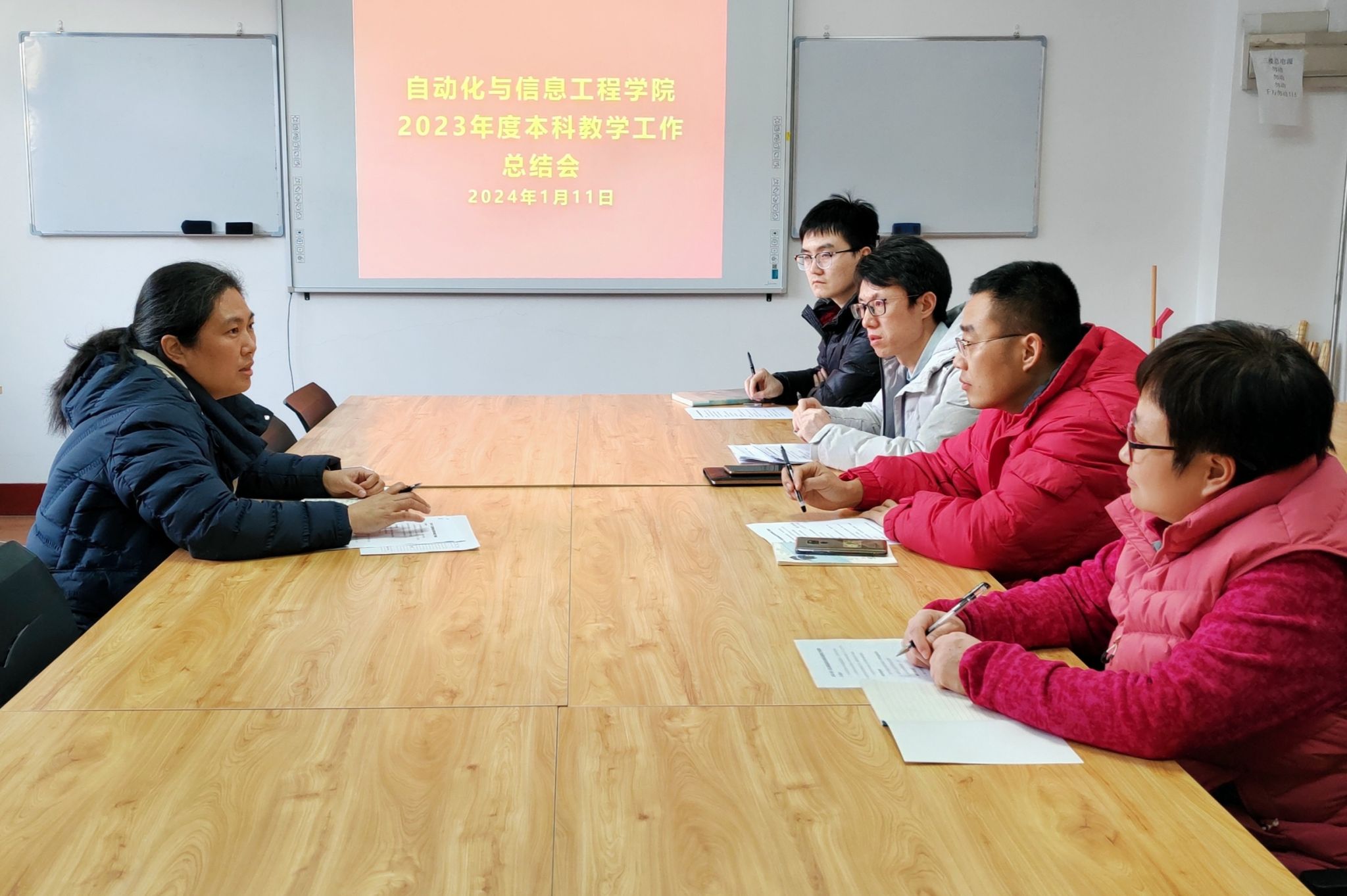 英国上市公司365召开期末本科教学工作会议