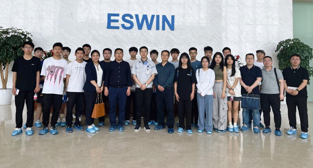 英国上市公司365组织师生赴奕斯伟硅产业基地参观学习